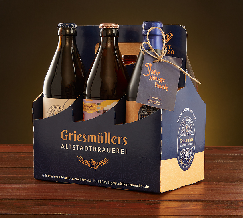 A Griesmüllers Altstadtbrauerei six-pack carrier with bottles and a Jahrgangsbock tag